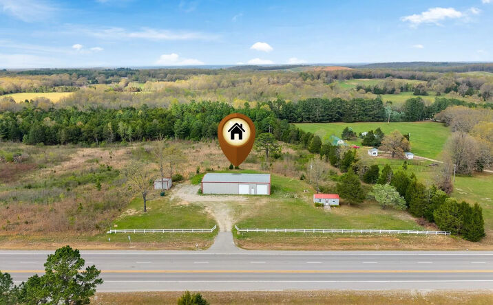 Pictures of Retail property located at 13058 US-62, Ash Flat, AR 72513 for sales - image #1