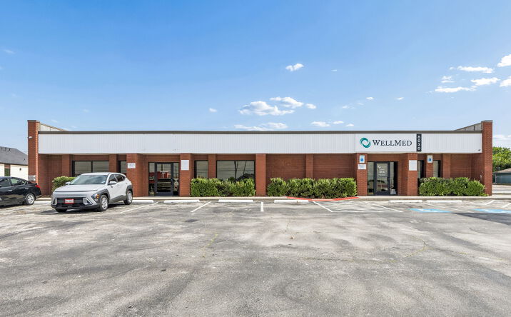 Pictures of Office property located at 8030-8032 Camp Bowie W Blvd, Fort Worth, TX 76116 for sales - image #1