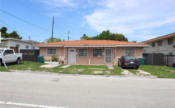 Pictures of Multifamily property located at 1040 NW 23rd Ct, Miami, FL 33125 for sales - image #1