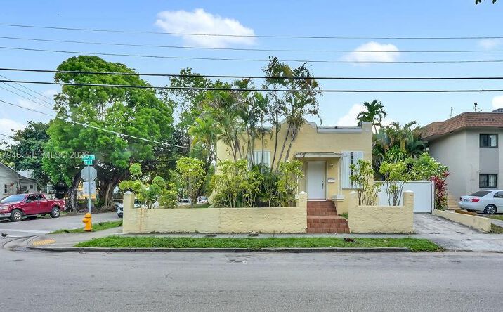 Pictures of Multifamily property located at 242 SW 15th Ave, Miami, FL 33135 for sales - image #1