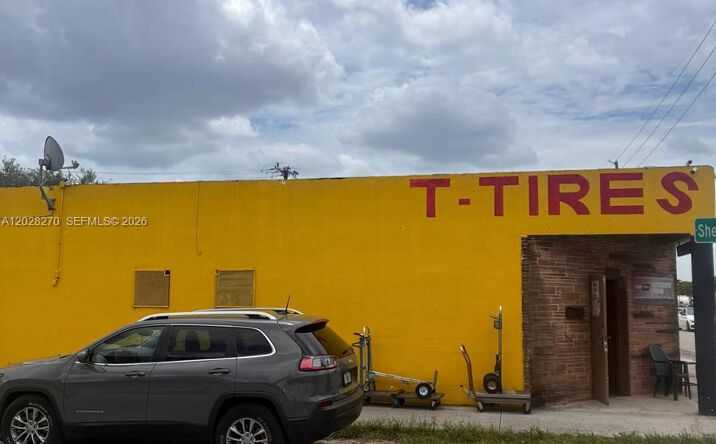 Pictures of Business for Sale, Retail property located at 2337 N 21st Ave, Hollywood, FL 33020 for sales - image #1