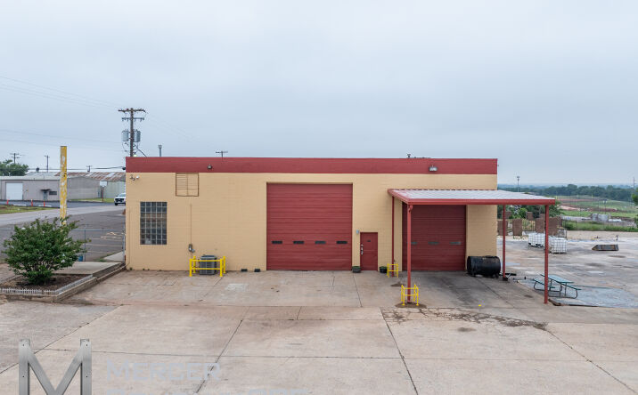 Pictures of Industrial property located at 1111 SE 25th St, Oklahoma City, OK 73129 for sales - image #1