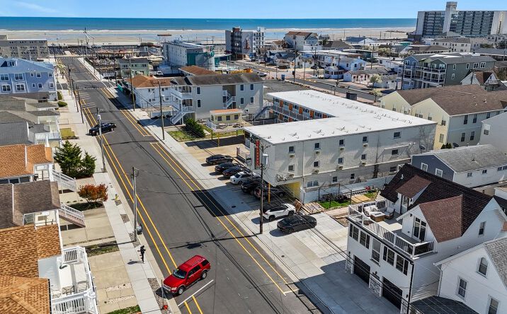 Pictures of Multifamily property located at 218 E Taylor Avenue, Wildwood, NJ 08260 for sales - image #1
