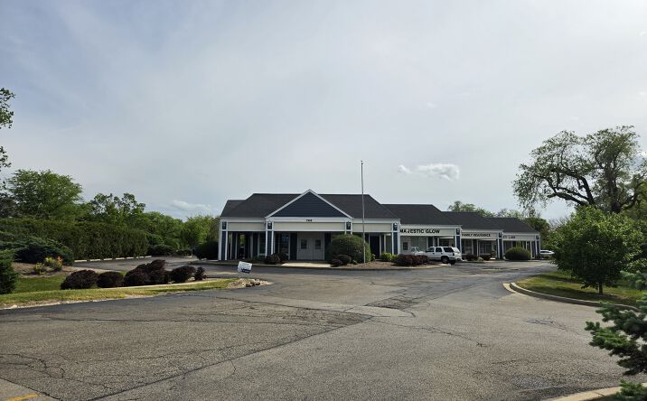 Pictures of Office property located at 7105 South Virginia Road, Crystal Lake, IL 60014 for sales - image #1