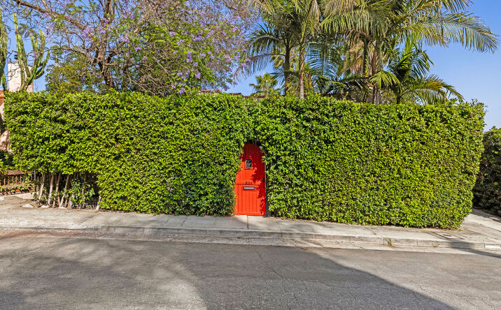 Pictures of Multifamily property located at 830 ROBINSON ST, LOS ANGELES, CA 90026 for sales - image #1