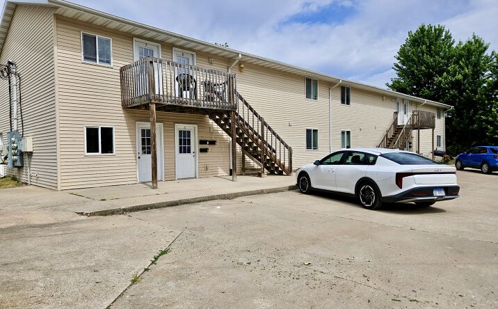 Pictures of Multifamily property located at 605 W ORCHARD ST, MACOMB, IL 61455 for sales - image #1