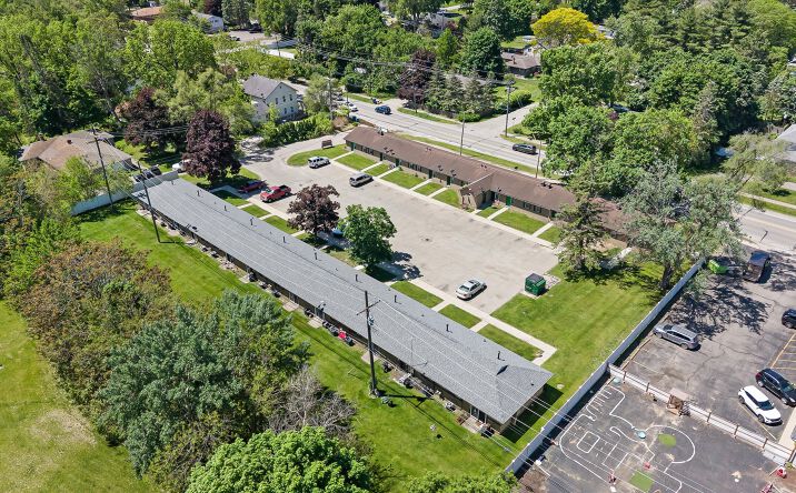 Pictures of Multifamily property located at 4144 Airport Rd, Waterford, MI 48329 for sales - image #1