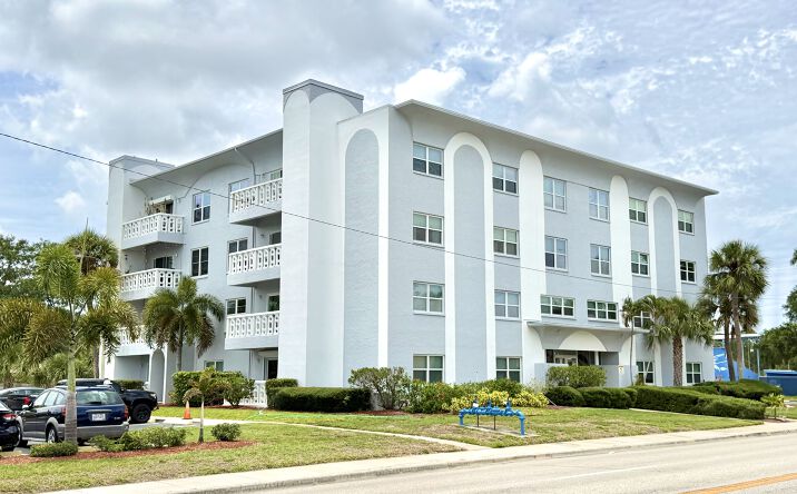 Pictures of Multifamily property located at 4400 1st Street North, St. Petersburg, FL 33702 for sales - image #1
