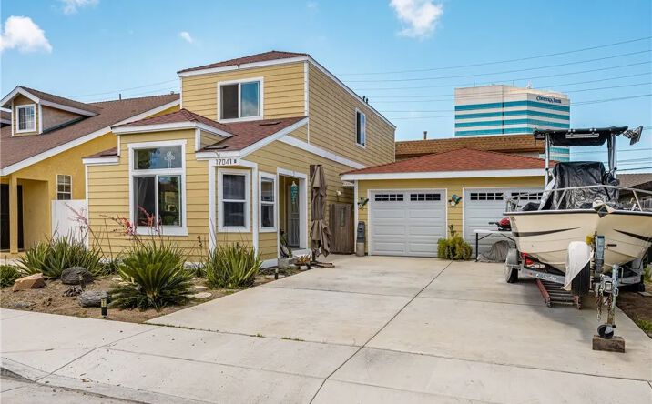 Pictures of Multifamily property located at 14041 B, Huntington Beach, CA 92647 for sales - image #1