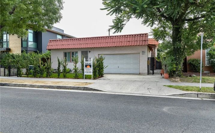 Pictures of Multifamily property located at 924 W Clark, Burbank, CA 91506 for sales - image #1