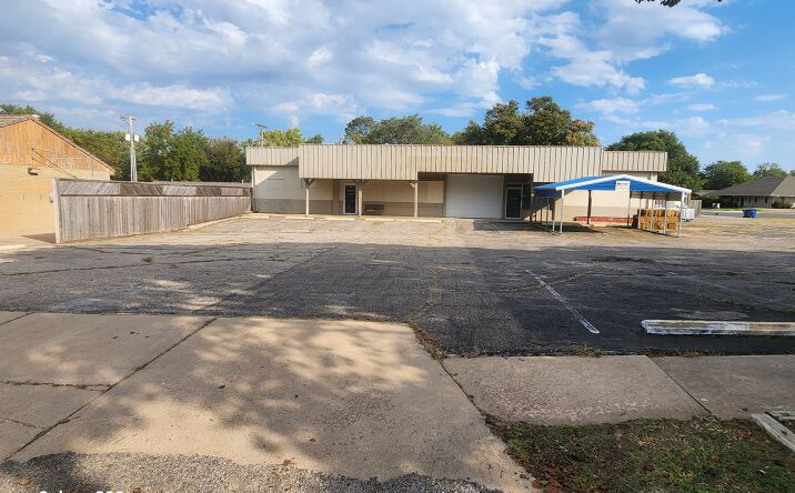 Pictures of Mixed Use, Self Storage, Office property located at East Ross Avenue, Clearwater, KS 67026 for sales - image #1