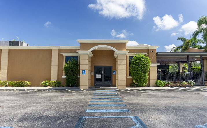 Pictures of Retail property located at 1785 N STATE RD 7, MARGATE, FL 33063-5705 for sales - image #1