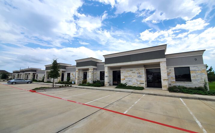 Pictures of Office property located at 3129 KINGSLEY DR, PEARLAND, TX 77584 for sales - image #1