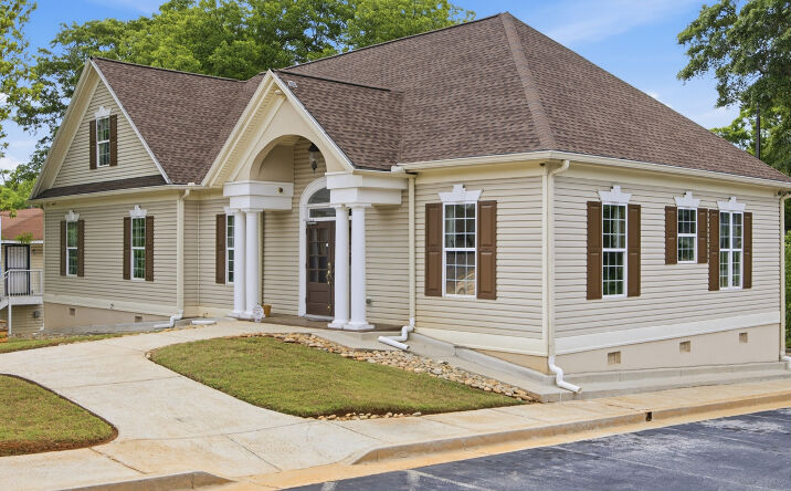 Pictures of Office property located at 1380 E Cleveland Ave, East Point, GA 30344 for sales - image #1