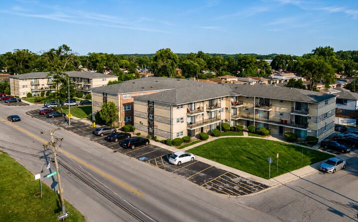 Pictures of Multifamily property located at 1049 West Vermont Street, Calumet Park, IL 60827 for sales - image #1