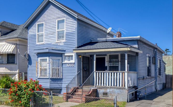 Pictures of Multifamily property located at 1035 8th Ave, Oakland, CA 94606 for sales - image #1