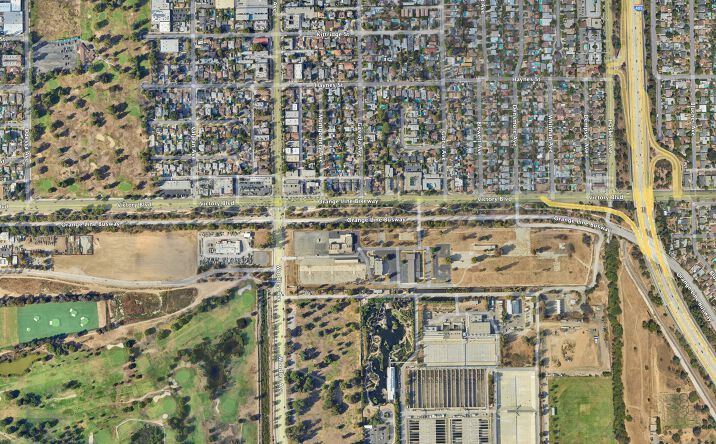 Pictures of Retail, Land property located at 15961 Victory Boulevard, Los Angeles, CA 91406 for sales - image #1