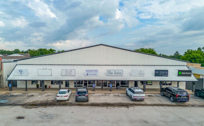 Pictures of Retail property located at 1481 West South Loop, Stephenville, TX 76401 for sales - image #1
