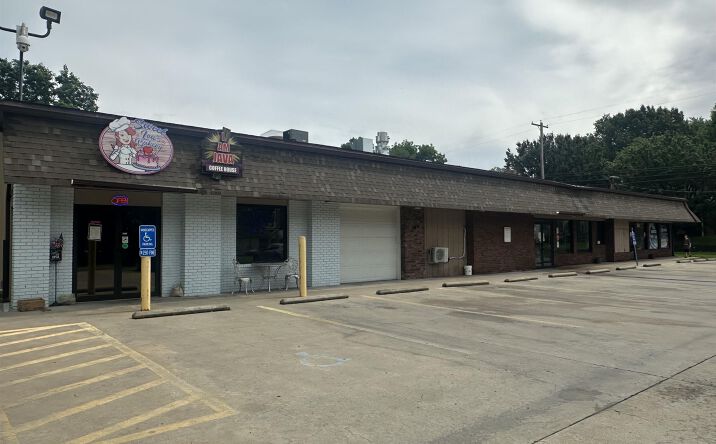 Pictures of Retail property located at 715 N 14TH Street, Murphysboro, IL 62966 for sales - image #1