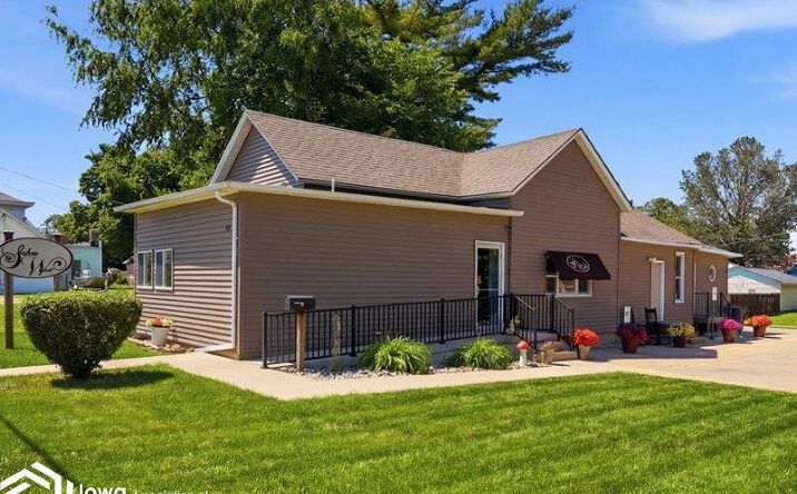 Pictures of Retail, Office, Hospitality, Industrial property located at 1714 West Avenue, Burlington, IA 52601 for sales - image #1