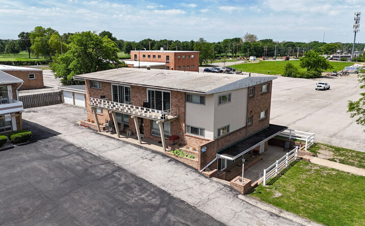 Pictures of Multifamily property located at 221 Robinhood Lane, Bloomington, IL 61701 for sales - image #1