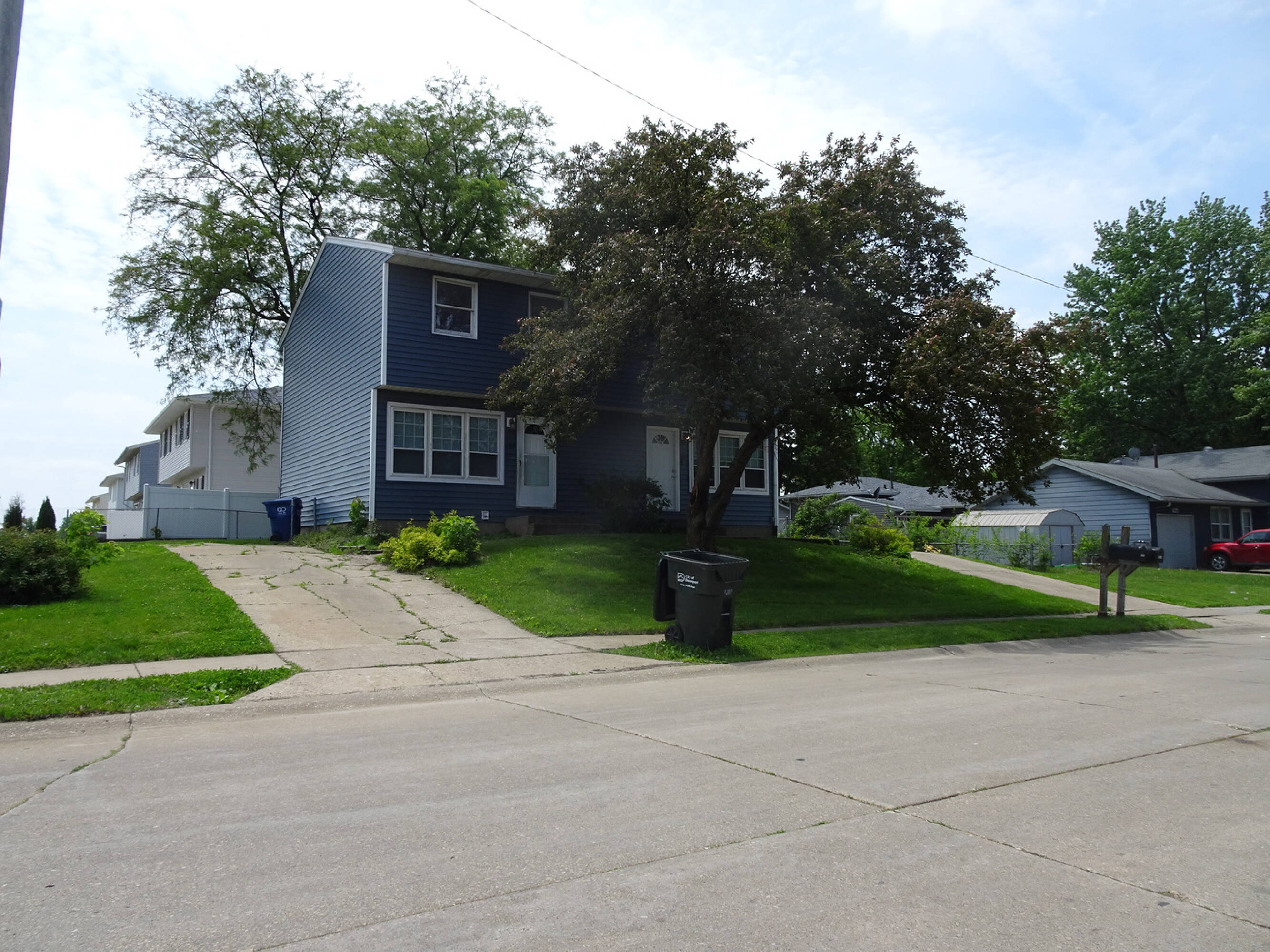 1705 W 55th St W  