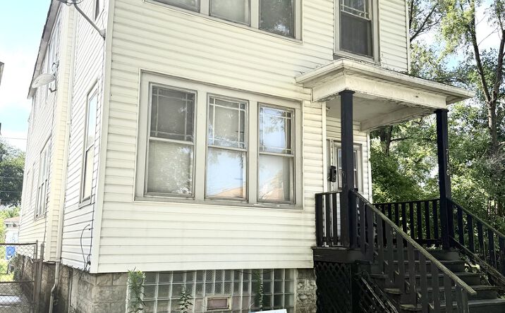 Pictures of Multifamily property located at 7130 S Green Street, Chicago, IL 60621 for sales - image #1