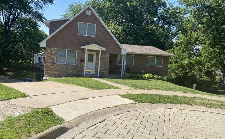 Pictures of Multifamily property located at 2356-58 Hillandale Road, Davenport, IA 52804 for sales - image #1