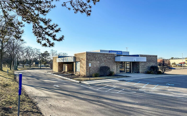 Pictures of Office, Retail property located at 5510 W Saginaw Highway, Lansing, MI 48917 for sales - image #1