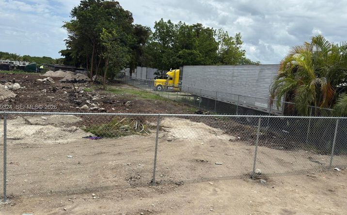 Pictures of Land property located at SW 213TH AVE, Miami, FL 33187 for sales - image #1