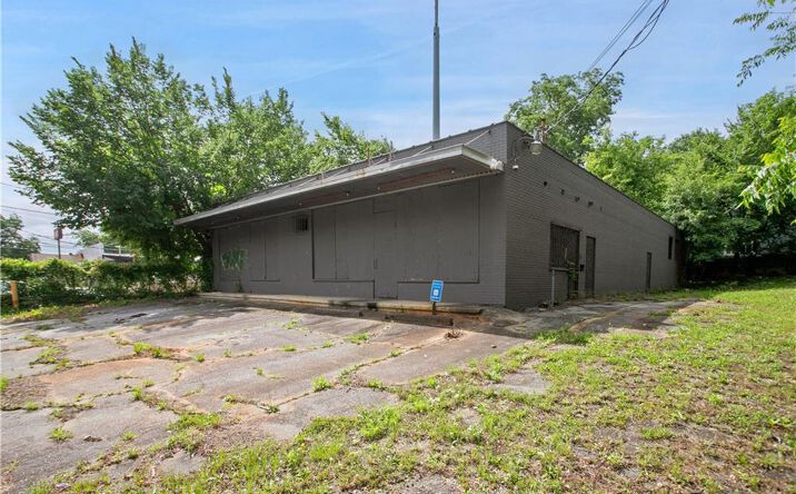 Pictures of Mixed Use, Retail property located at 638 Dill Avenue SW, Atlanta, GA 30310 for sales - image #1