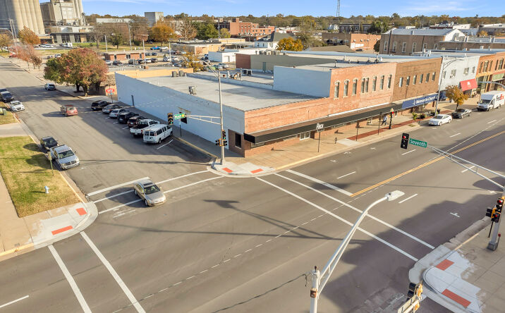 Pictures of Retail, Office, Mixed Use property located at 722 N MAIN ST, NEWTON, KS 67114 for sales - image #1