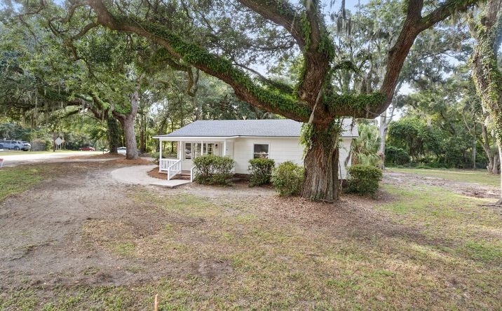Pictures of Retail property located at 27 Miller Drive West, Beaufort, SC 29907 for sales - image #1