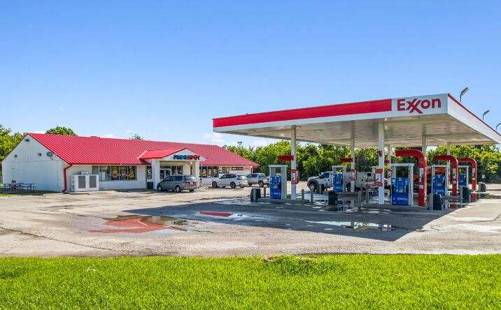 Pictures of Retail property located at 13625 Interstate 10 E, Baytown, TX 77523 for sales - image #1