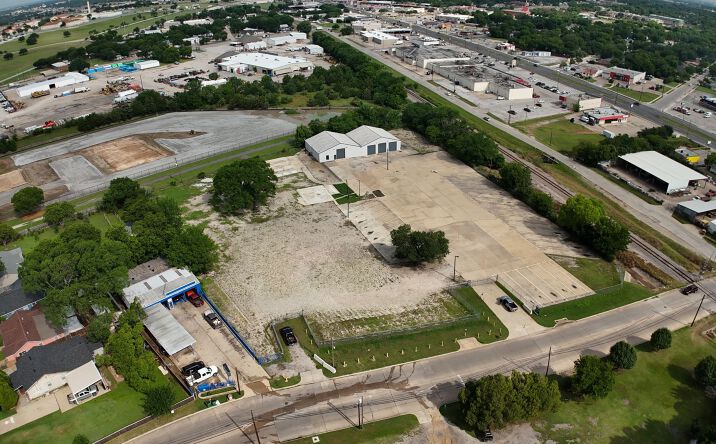 Pictures of Industrial property located at 5504 Forest Hill Drive, Forest Hill, TX 76119 for sales - image #1