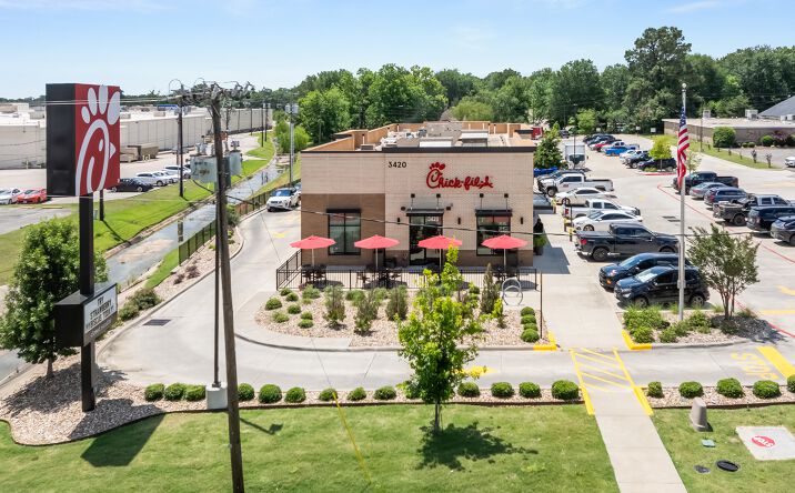 Pictures of Retail property located at 3420 LAMAR AVE, PARIS, TX 75460 for sales - image #1