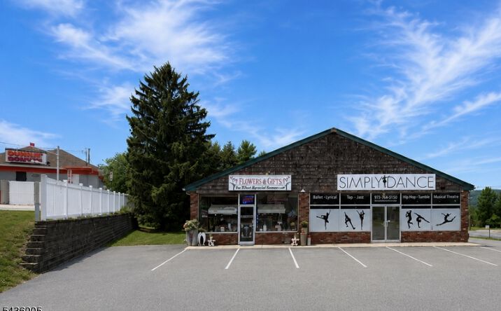 Pictures of Retail property located at 3 Church Street, Vernon Township, NJ 07462 for sales - image #1