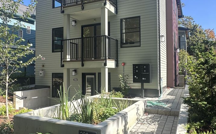 Pictures of Multifamily property located at 228 21st Avenue East, Seattle, WA 98112 for sales - image #1