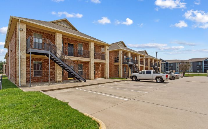 Pictures of Multifamily property located at 2406 S UNIVERSITY PARKS DR, WACO, TX 76706 for sales - image #1