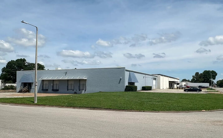 Pictures of Industrial property located at 3817 Air Park St, Memphis, TN 38118 for sales - image #1