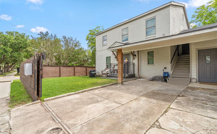 Pictures of Retail, Multifamily property located at 4630 Woodside Street, Houston, TX 77023 for sales - image #1