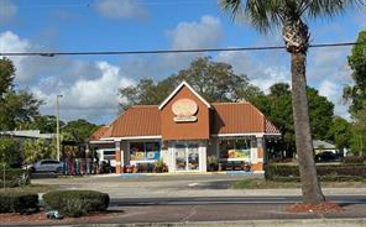 Pictures of Retail, Hospitality property located at 1100 South Parrott Avenue, Okeechobee, FL 34974 for sales - image #1