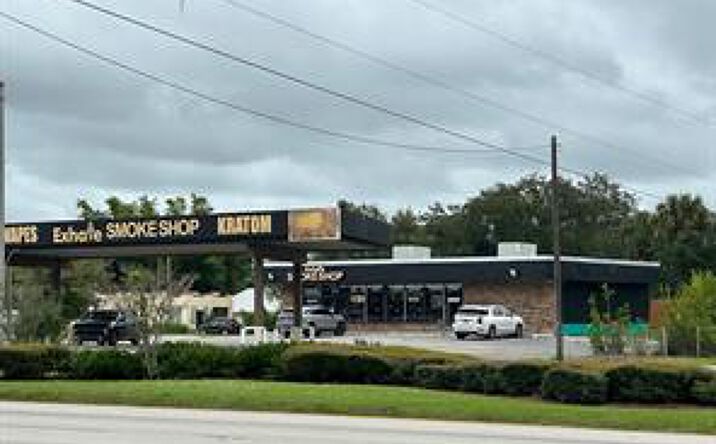 Pictures of Retail property located at 1705 South Parrott Avenue, Okeechobee, FL 34974 for sales - image #1