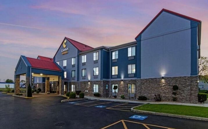Pictures of Hospitality property located at 2235 173rd Place, Lansing, IL 60438 for sales - image #1