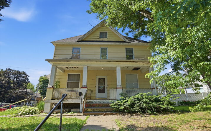 Pictures of Multifamily property located at 903 W 14TH ST, DAVENPORT, IA 52804-3919 for sales - image #1
