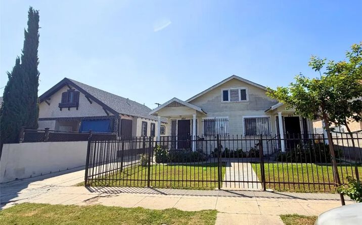 Pictures of Multifamily property located at 862 E 49th Street, Los Angeles, CA 90011 for sales - image #1