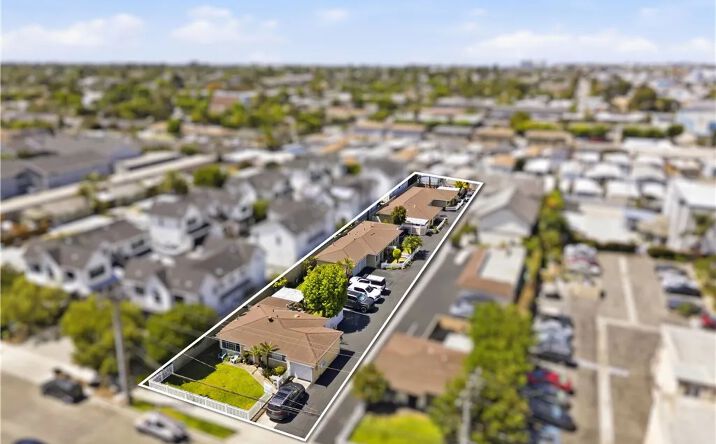 Pictures of Multifamily property located at 131 E 21st Street, Costa Mesa, CA 92627 for sales - image #1
