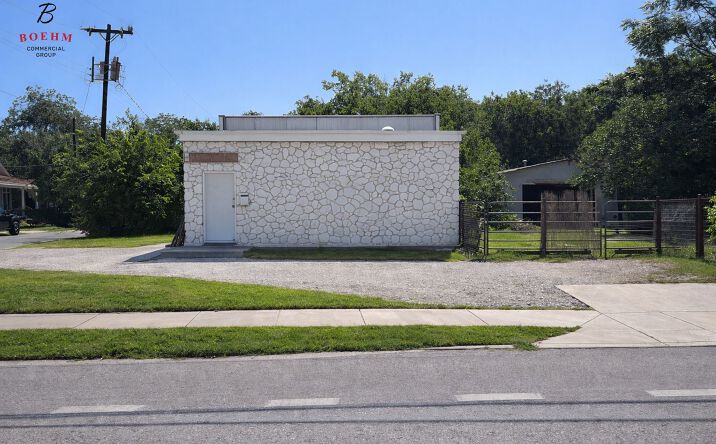 Pictures of Retail, Land property located at 1702-1706 South Presa St, San Atonio, TX 78210 for sales - image #1
