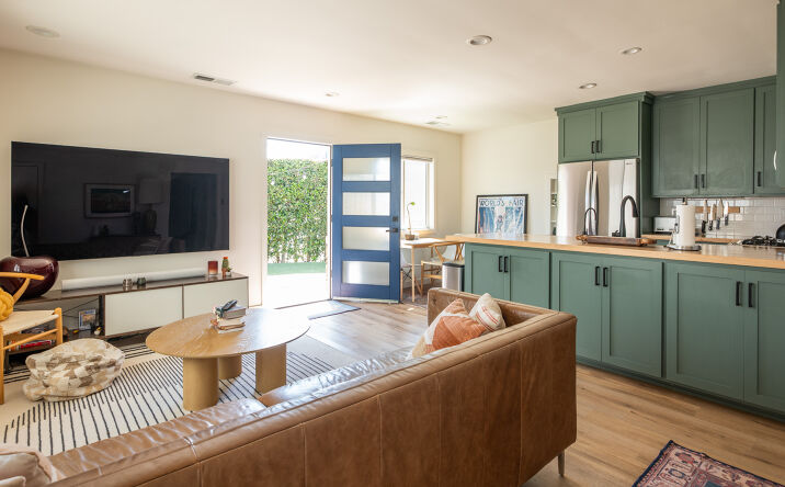 Pictures of Multifamily property located at 4852 South Centinela Avenue, Los Angeles, CA 90066 for sales - image #1