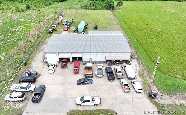 Pictures of Retail property located at 802 Thornton, Vian, OK 74937 for sales - image #1